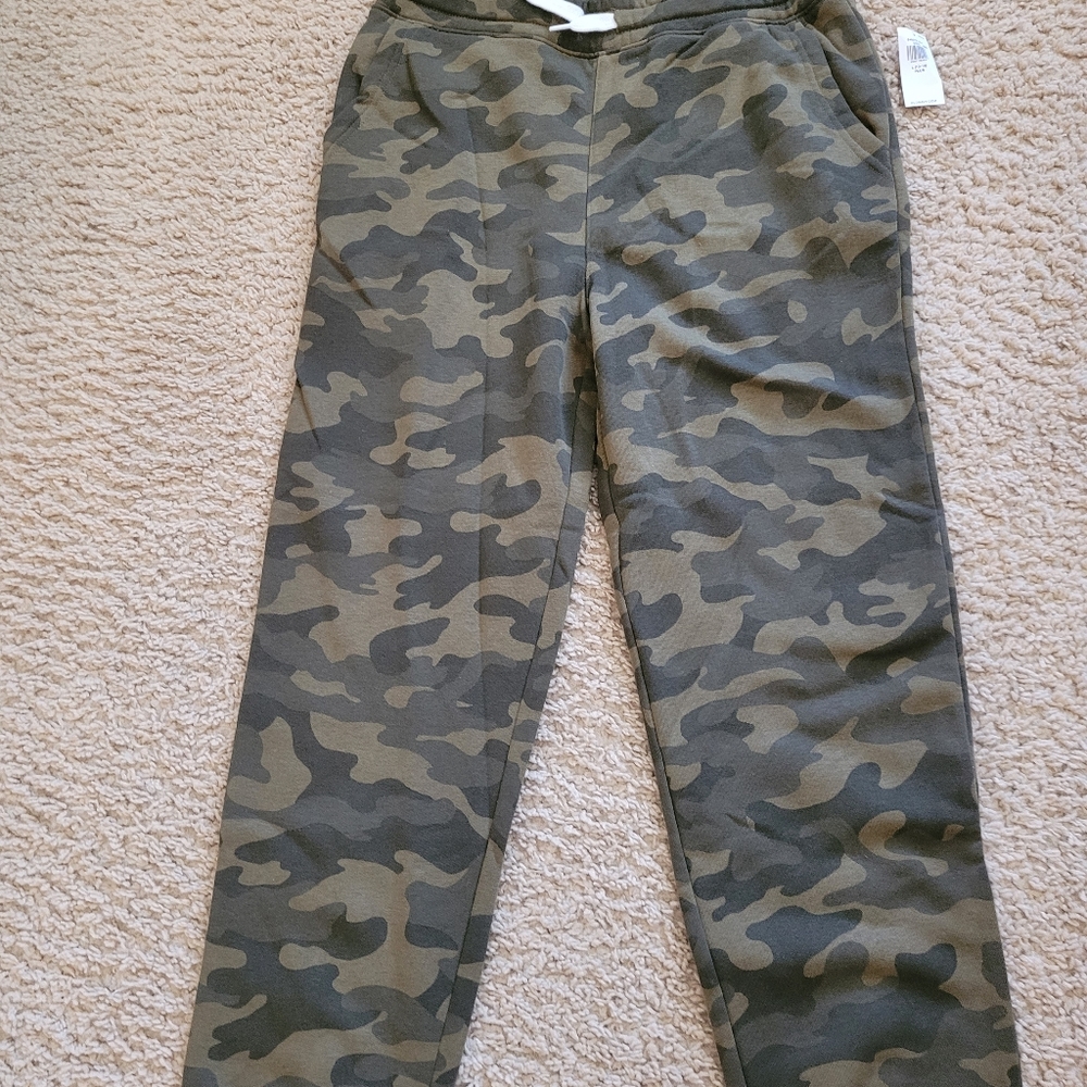 Old Navy Camouflage joggers for kids, size 10-12 (L)